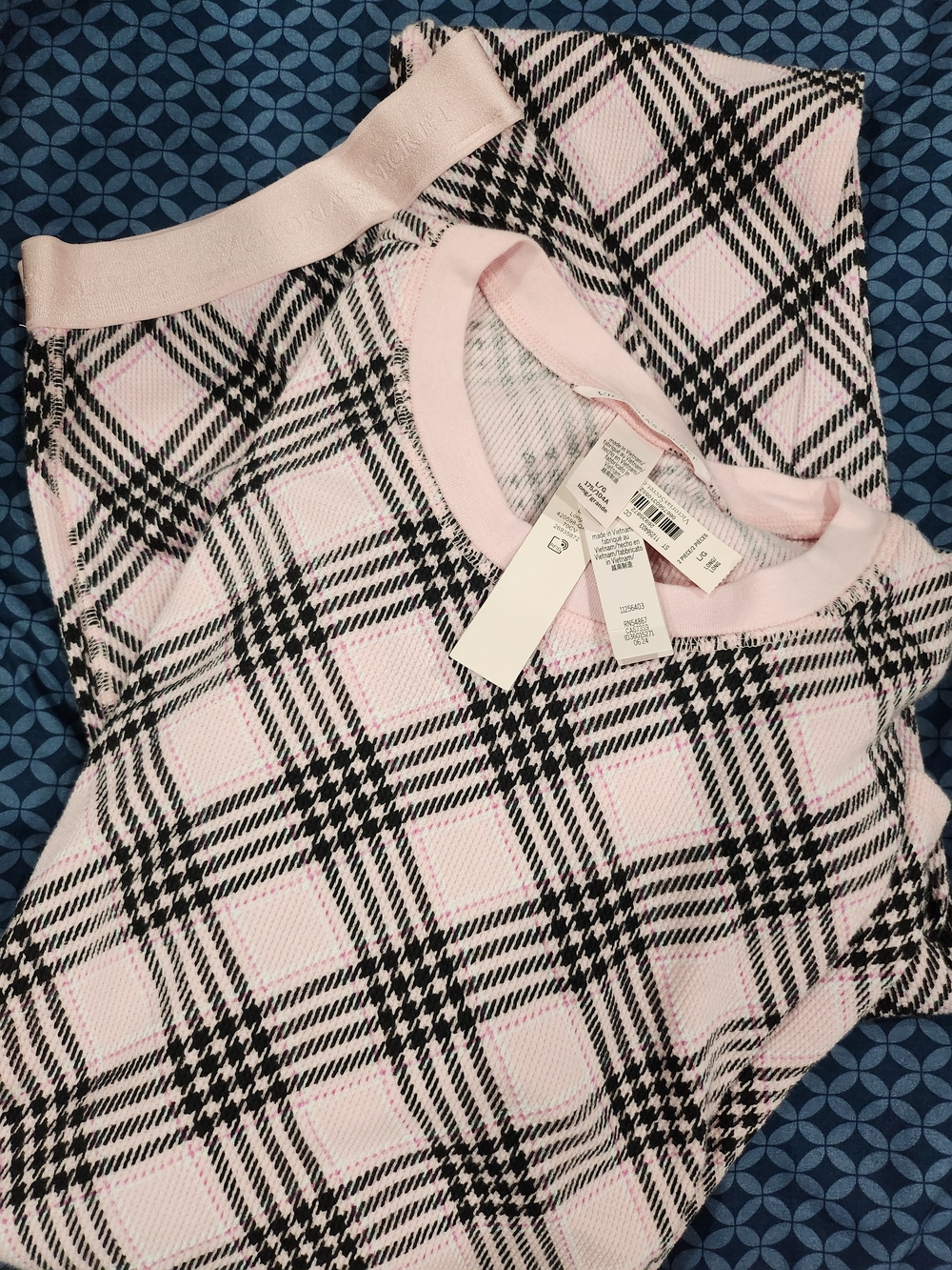 1012. NWT Women’s Pink Plaid Sleep Set - Soft Knit Top & Pants